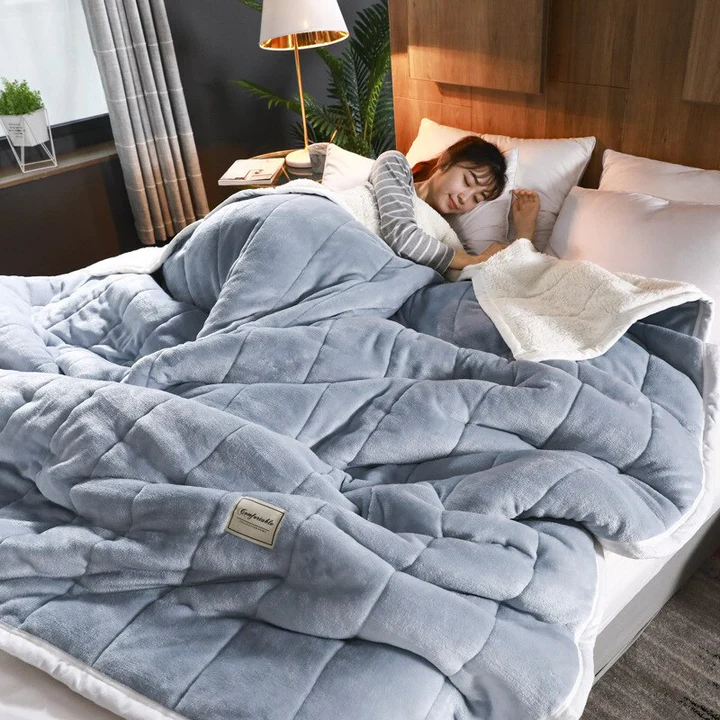 Cozy Winter Blanket | Soft Velvet & Lambswool | Machine Washable | Ideal for Fall & Winter