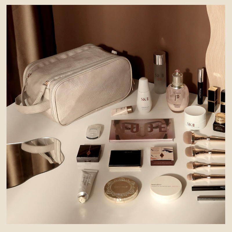 Spacious Beauty Organizer Bag for Effortless Travel